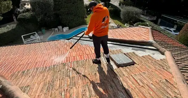 Démoussage de toit à Saint-Jean-Cap-Ferrat