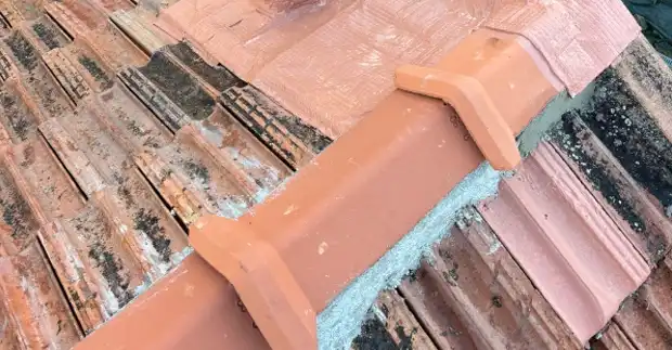 Remplacement d’un faîtage de toiture à L’Escarène